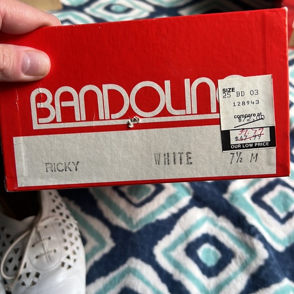 Bandolino White Flats - Picture 7 of 7